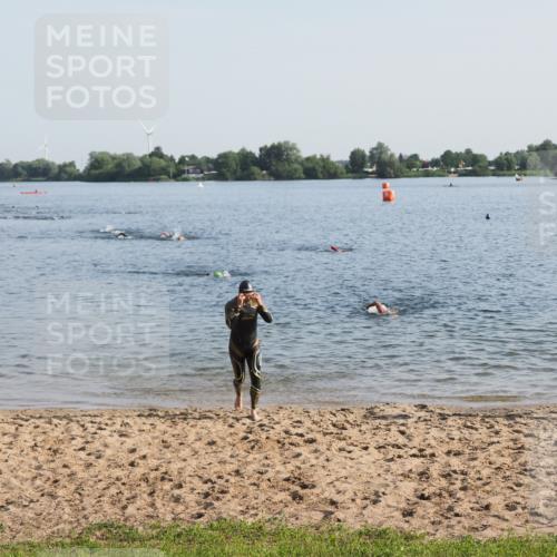 21.06.2025 - 27. Vierlanden-Triathlon MichiJ http://msf.ph/oto/7973287 15.06.2026 08:36:47 Schwimmen 39, 83 meine-sportfotos.de