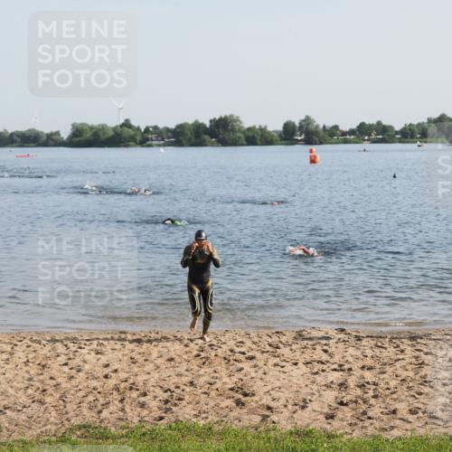 21.06.2025 - 27. Vierlanden-Triathlon MichiJ http://msf.ph/oto/7973293 15.06.2026 08:36:47 Schwimmen 39, 83 meine-sportfotos.de