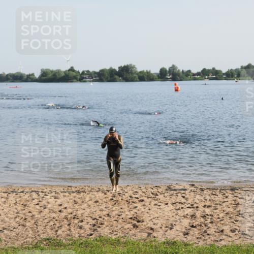 21.06.2025 - 27. Vierlanden-Triathlon MichiJ http://msf.ph/oto/7973295 15.06.2026 08:36:48 Schwimmen 39, 83 meine-sportfotos.de