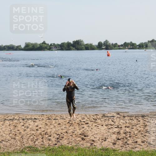 21.06.2025 - 27. Vierlanden-Triathlon MichiJ http://msf.ph/oto/7973304 15.06.2026 08:36:48 Schwimmen 39, 83 meine-sportfotos.de