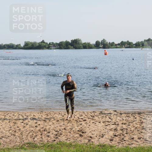 21.06.2025 - 27. Vierlanden-Triathlon MichiJ http://msf.ph/oto/7973307 15.06.2026 08:36:48 Schwimmen 39, 83 meine-sportfotos.de