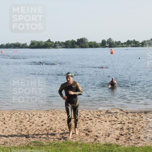 21.06.2025 - 27. Vierlanden-Triathlon MichiJ http://msf.ph/oto/7973342 15.06.2026 08:36:50 Schwimmen 39 meine-sportfotos.de
