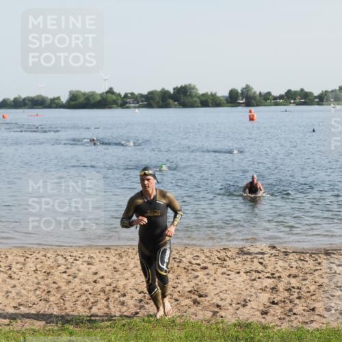 21.06.2025 - 27. Vierlanden-Triathlon MichiJ http://msf.ph/oto/7973352 15.06.2026 08:36:50 Schwimmen 39 meine-sportfotos.de