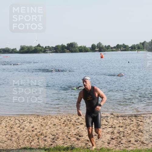 21.06.2025 - 27. Vierlanden-Triathlon MichiJ http://msf.ph/oto/7973405 15.06.2026 08:36:59 Schwimmen 69 meine-sportfotos.de