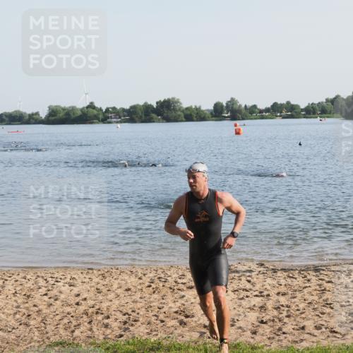 21.06.2025 - 27. Vierlanden-Triathlon MichiJ http://msf.ph/oto/7973414 15.06.2026 08:36:59 Schwimmen 69 meine-sportfotos.de
