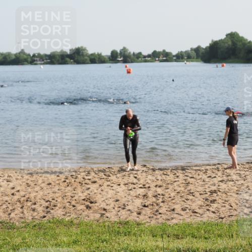 21.06.2025 - 27. Vierlanden-Triathlon MichiJ http://msf.ph/oto/7973440 15.06.2026 08:37:12 Schwimmen 187 meine-sportfotos.de