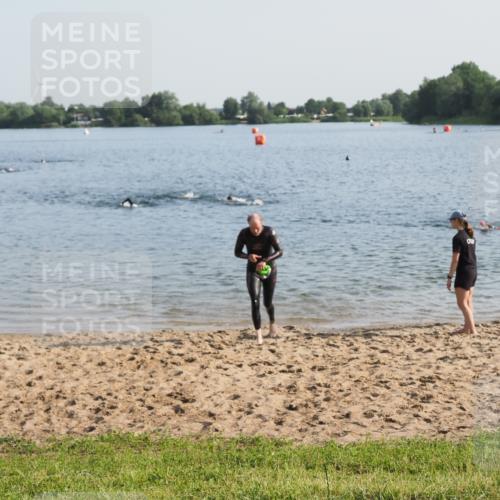 21.06.2025 - 27. Vierlanden-Triathlon MichiJ http://msf.ph/oto/7973445 15.06.2026 08:37:12 Schwimmen 187 meine-sportfotos.de