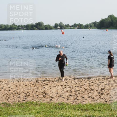21.06.2025 - 27. Vierlanden-Triathlon MichiJ http://msf.ph/oto/7973455 15.06.2026 08:37:12 Schwimmen 187 meine-sportfotos.de