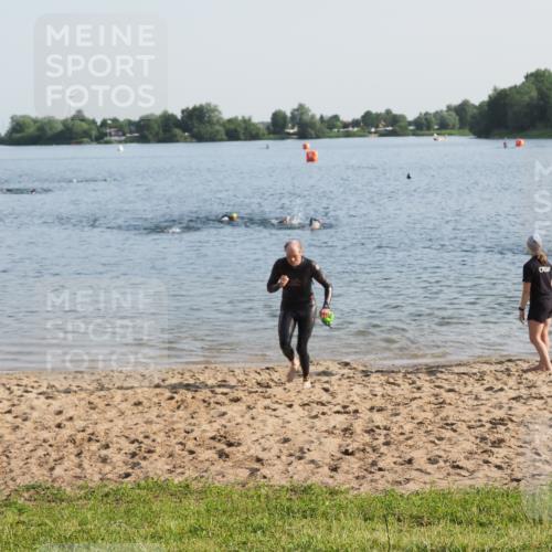 21.06.2025 - 27. Vierlanden-Triathlon MichiJ http://msf.ph/oto/7973461 15.06.2026 08:37:13 Schwimmen 187 meine-sportfotos.de
