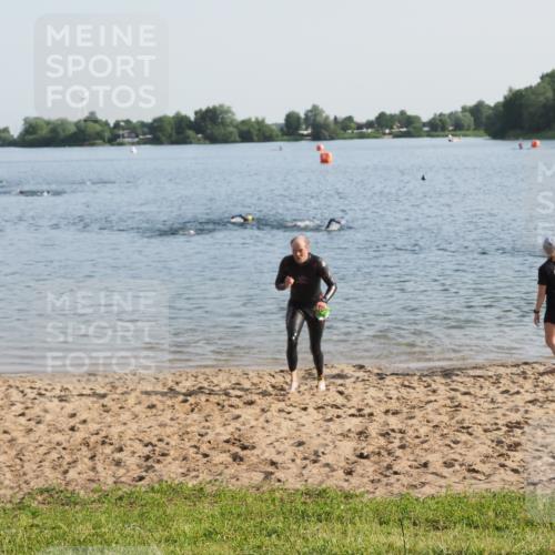 21.06.2025 - 27. Vierlanden-Triathlon MichiJ http://msf.ph/oto/7973466 15.06.2026 08:37:13 Schwimmen 187 meine-sportfotos.de