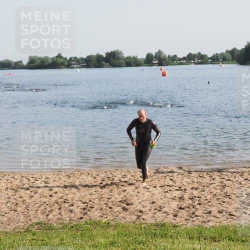 21.06.2025 - 27. Vierlanden-Triathlon MichiJ http://msf.ph/oto/7973471 15.06.2026 08:37:13 Schwimmen 187 meine-sportfotos.de
