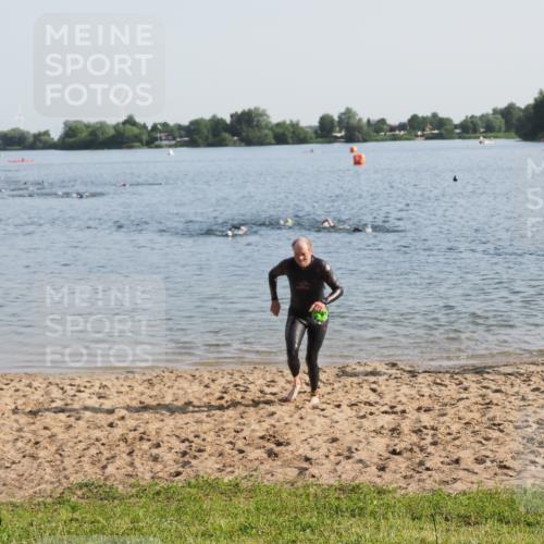 21.06.2025 - 27. Vierlanden-Triathlon MichiJ http://msf.ph/oto/7973477 15.06.2026 08:37:13 Schwimmen 187 meine-sportfotos.de