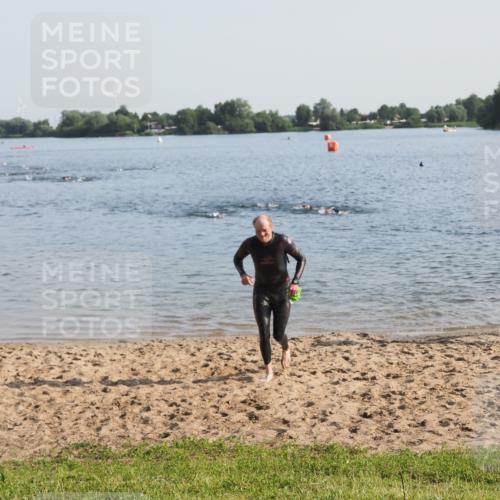21.06.2025 - 27. Vierlanden-Triathlon MichiJ http://msf.ph/oto/7973486 15.06.2026 08:37:14 Schwimmen 187 meine-sportfotos.de