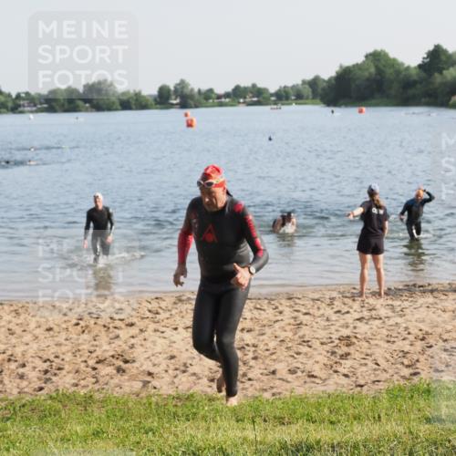 21.06.2025 - 27. Vierlanden-Triathlon MichiJ http://msf.ph/oto/7973516 15.06.2026 08:37:35 Schwimmen 9, 181 meine-sportfotos.de
