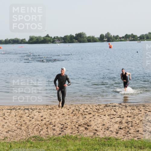 21.06.2025 - 27. Vierlanden-Triathlon MichiJ http://msf.ph/oto/7973558 15.06.2026 08:37:39 Schwimmen 9, 73, 180, 181 meine-sportfotos.de