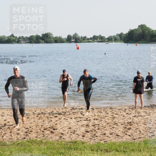 21.06.2025 - 27. Vierlanden-Triathlon MichiJ http://msf.ph/oto/7973587 15.06.2026 08:37:41 Schwimmen 9, 73, 180, 181 meine-sportfotos.de