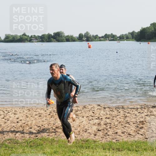 21.06.2025 - 27. Vierlanden-Triathlon MichiJ http://msf.ph/oto/7973649 15.06.2026 08:37:44 Schwimmen 73, 171, 180, 181 meine-sportfotos.de