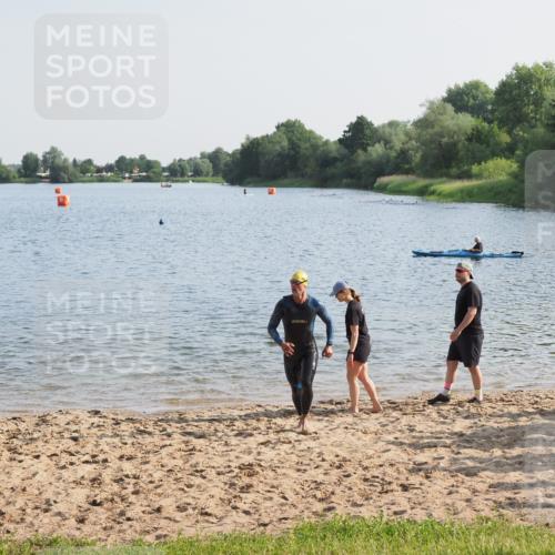 21.06.2025 - 27. Vierlanden-Triathlon MichiJ http://msf.ph/oto/7973654 15.06.2026 08:37:48 Schwimmen 73, 171, 180, 181 meine-sportfotos.de