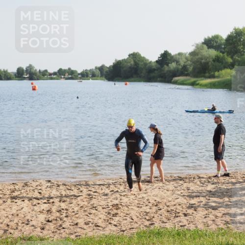 21.06.2025 - 27. Vierlanden-Triathlon MichiJ http://msf.ph/oto/7973675 15.06.2026 08:37:48 Schwimmen 73, 171, 180, 181 meine-sportfotos.de