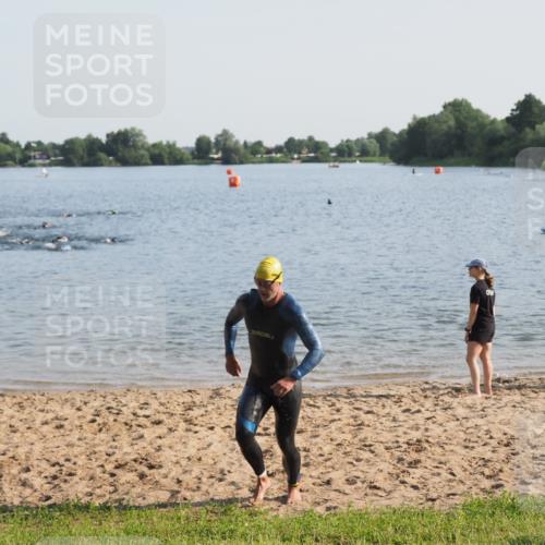 21.06.2025 - 27. Vierlanden-Triathlon MichiJ http://msf.ph/oto/7973720 15.06.2026 08:37:50 Schwimmen 73, 171, 180, 181 meine-sportfotos.de