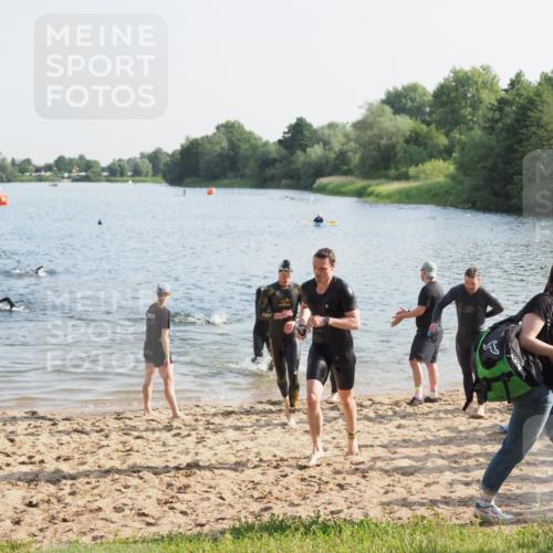 21.06.2025 - 27. Vierlanden-Triathlon MichiJ http://msf.ph/oto/7973725 15.06.2026 08:38:30 Schwimmen 27, 35, 45, 86, 126 meine-sportfotos.de
