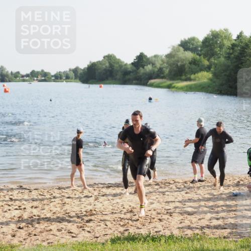 21.06.2025 - 27. Vierlanden-Triathlon MichiJ http://msf.ph/oto/7973738 15.06.2026 08:38:30 Schwimmen 27, 35, 45, 86, 126 meine-sportfotos.de