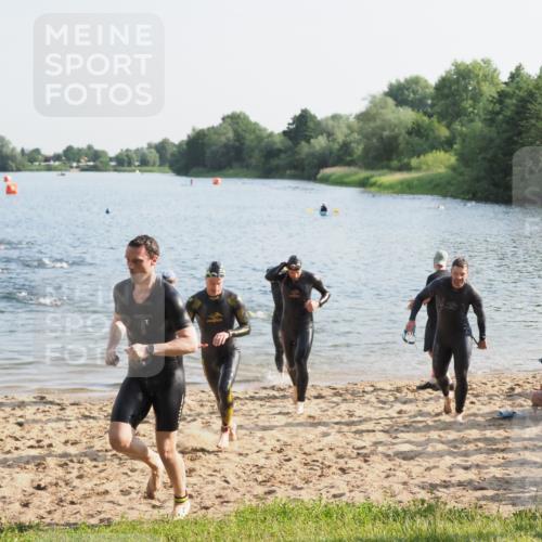21.06.2025 - 27. Vierlanden-Triathlon MichiJ http://msf.ph/oto/7973756 15.06.2026 08:38:31 Schwimmen 27, 35, 45, 86, 126 meine-sportfotos.de