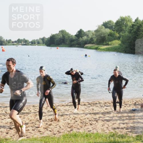 21.06.2025 - 27. Vierlanden-Triathlon MichiJ http://msf.ph/oto/7973767 15.06.2026 08:38:31 Schwimmen 27, 35, 45, 86, 126 meine-sportfotos.de