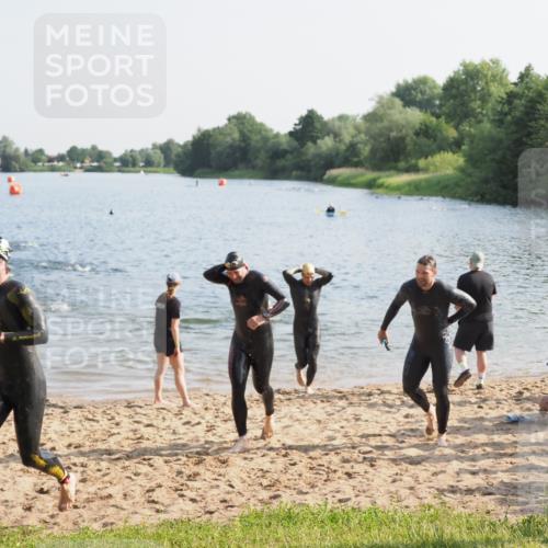 21.06.2025 - 27. Vierlanden-Triathlon MichiJ http://msf.ph/oto/7973781 15.06.2026 08:38:32 Schwimmen 27, 35, 45, 86, 126 meine-sportfotos.de