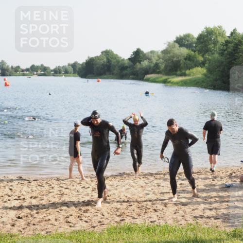 21.06.2025 - 27. Vierlanden-Triathlon MichiJ http://msf.ph/oto/7973797 15.06.2026 08:38:32 Schwimmen 27, 35, 45, 86, 126 meine-sportfotos.de