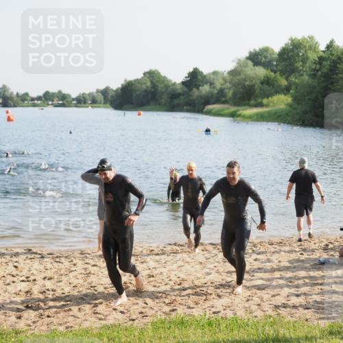 21.06.2025 - 27. Vierlanden-Triathlon MichiJ http://msf.ph/oto/7973802 15.06.2026 08:38:33 Schwimmen 27, 35, 45, 86, 126 meine-sportfotos.de