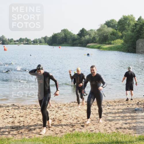 21.06.2025 - 27. Vierlanden-Triathlon MichiJ http://msf.ph/oto/7973811 15.06.2026 08:38:33 Schwimmen 27, 35, 45, 86, 126 meine-sportfotos.de