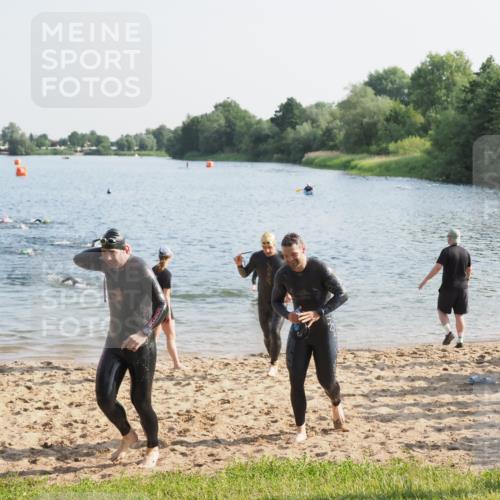 21.06.2025 - 27. Vierlanden-Triathlon MichiJ http://msf.ph/oto/7973816 15.06.2026 08:38:33 Schwimmen 27, 35, 45, 86, 126 meine-sportfotos.de
