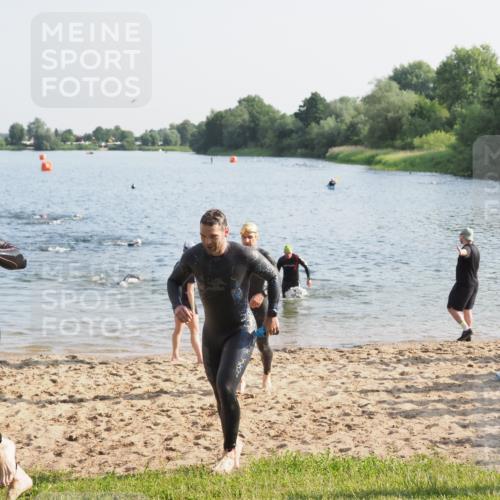21.06.2025 - 27. Vierlanden-Triathlon MichiJ http://msf.ph/oto/7973835 15.06.2026 08:38:35 Schwimmen 2, 27, 35, 45, 86, 126 meine-sportfotos.de