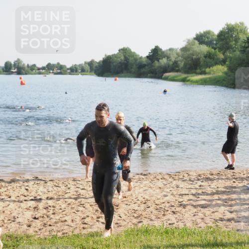 21.06.2025 - 27. Vierlanden-Triathlon MichiJ http://msf.ph/oto/7973841 15.06.2026 08:38:35 Schwimmen 2, 27, 35, 45, 86, 126 meine-sportfotos.de