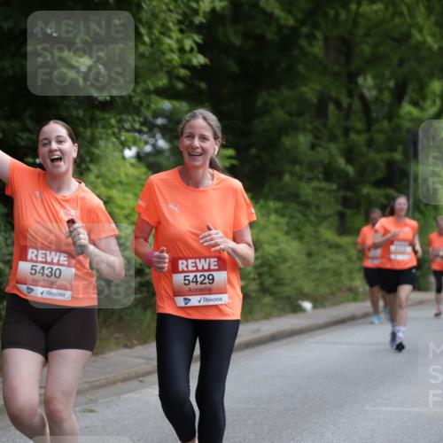 15.06.2025 - REWE Women's Run Jannik Wohlers http://msf.ph/oto/7973842 15.06.2025 10:08:35 Laufen 5430, 5429 meine-sportfotos.de