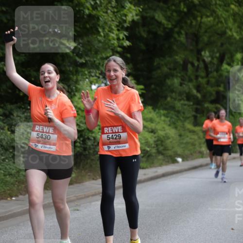 15.06.2025 - REWE Women's Run Jannik Wohlers http://msf.ph/oto/7973848 15.06.2025 10:08:35 Laufen 5430, 5429 meine-sportfotos.de