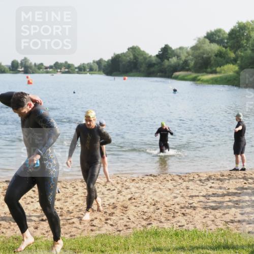 21.06.2025 - 27. Vierlanden-Triathlon MichiJ http://msf.ph/oto/7973850 15.06.2026 08:38:36 Schwimmen 2, 27, 35, 45, 86, 126 meine-sportfotos.de