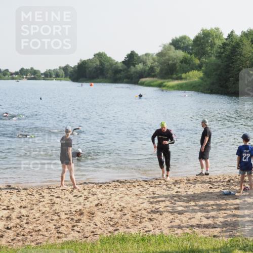 21.06.2025 - 27. Vierlanden-Triathlon MichiJ http://msf.ph/oto/7973862 15.06.2026 08:38:39 Schwimmen 2, 27, 35, 45, 86, 126 meine-sportfotos.de