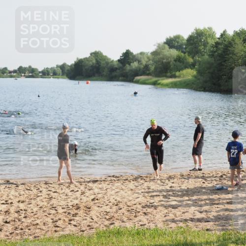 21.06.2025 - 27. Vierlanden-Triathlon MichiJ http://msf.ph/oto/7973872 15.06.2026 08:38:39 Schwimmen 2, 27, 35, 45, 86, 126 meine-sportfotos.de