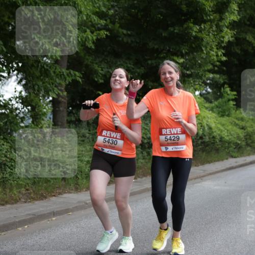 15.06.2025 - REWE Women's Run Jannik Wohlers http://msf.ph/oto/7973873 15.06.2025 10:08:36 Laufen 5430, 5429 meine-sportfotos.de