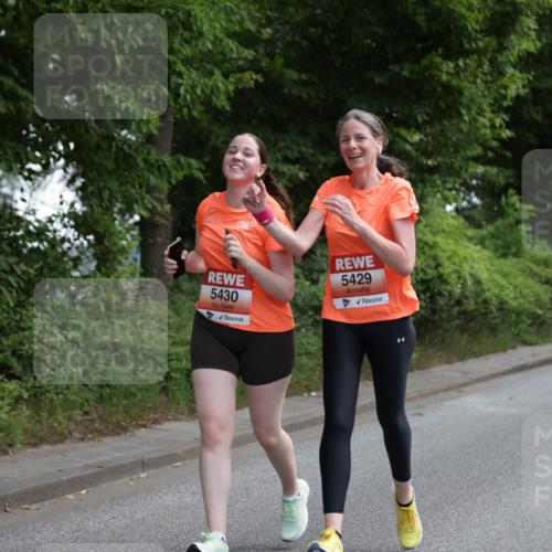 15.06.2025 - REWE Women's Run Jannik Wohlers http://msf.ph/oto/7973884 15.06.2025 10:08:36 Laufen 5430, 5429 meine-sportfotos.de