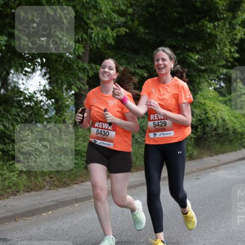 15.06.2025 - REWE Women's Run Jannik Wohlers http://msf.ph/oto/7973891 15.06.2025 10:08:36 Laufen 5430, 5429 meine-sportfotos.de