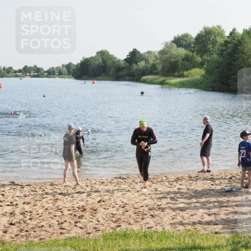 21.06.2025 - 27. Vierlanden-Triathlon MichiJ http://msf.ph/oto/7973897 15.06.2026 08:38:40 Schwimmen 2, 27, 35, 86, 126 meine-sportfotos.de