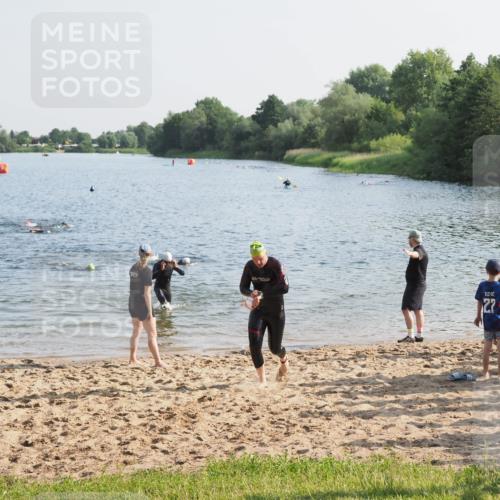 21.06.2025 - 27. Vierlanden-Triathlon MichiJ http://msf.ph/oto/7973908 15.06.2026 08:38:41 Schwimmen 2, 27, 86, 126, 182 meine-sportfotos.de