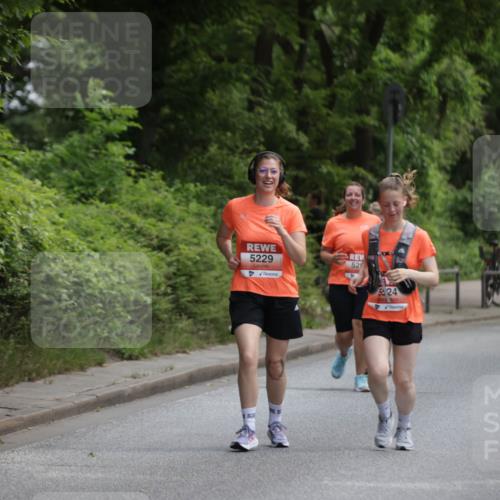 15.06.2025 - REWE Women's Run Jannik Wohlers http://msf.ph/oto/7973910 15.06.2025 10:08:38 Laufen 5229, 529, 5524 meine-sportfotos.de