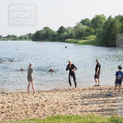 21.06.2025 - 27. Vierlanden-Triathlon MichiJ http://msf.ph/oto/7973931 15.06.2026 08:38:45 Schwimmen 2, 126, 182 meine-sportfotos.de
