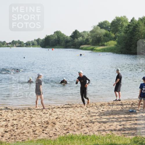 21.06.2025 - 27. Vierlanden-Triathlon MichiJ http://msf.ph/oto/7973939 15.06.2026 08:38:45 Schwimmen 2, 126, 182 meine-sportfotos.de