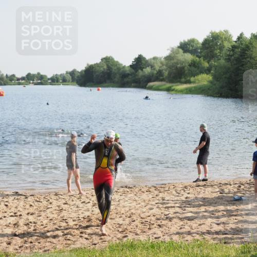 21.06.2025 - 27. Vierlanden-Triathlon MichiJ http://msf.ph/oto/7974030 15.06.2026 08:38:55 Schwimmen 94, 182 meine-sportfotos.de