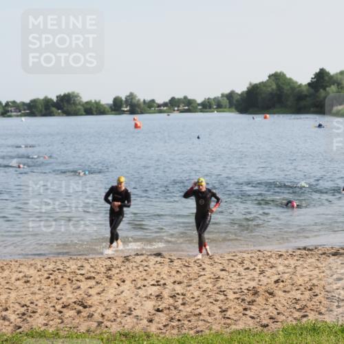 21.06.2025 - 27. Vierlanden-Triathlon MichiJ http://msf.ph/oto/7974108 15.06.2026 08:39:07 Schwimmen 77, 120, 165 meine-sportfotos.de